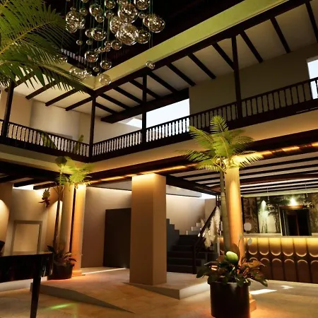 Karat El Nogal Boutique & Solo Adultos Otel *